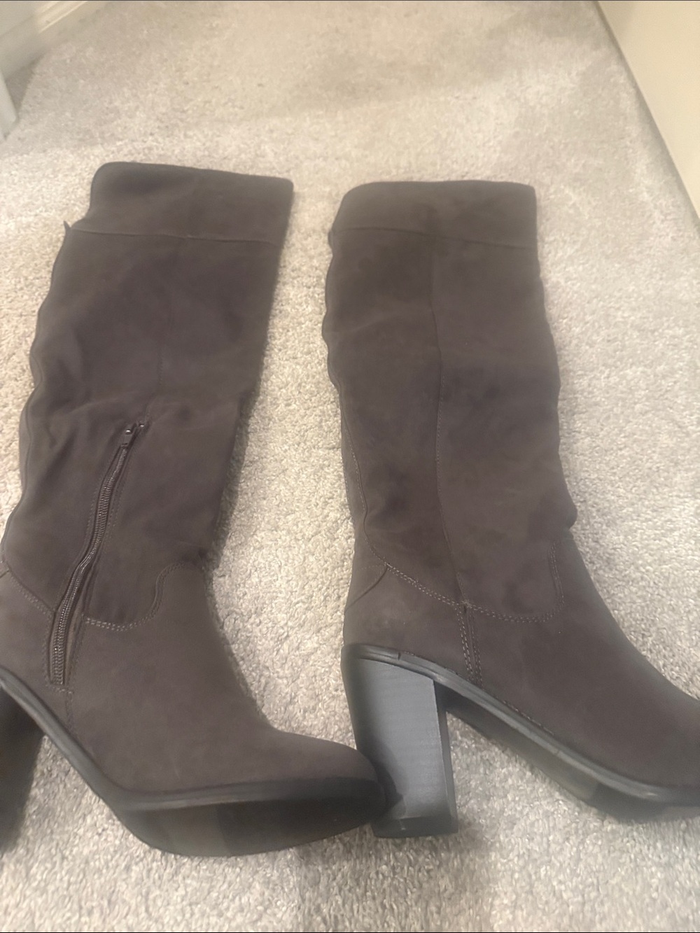 Women's Knee-High dark grey faux Suede Block Heel Boots